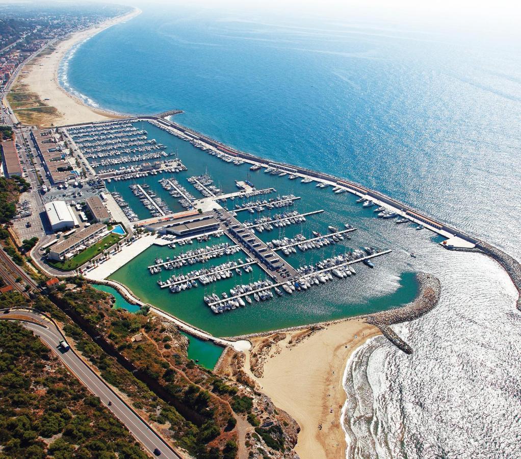 Luxury 45 Hotel Castelldefels Bagian luar foto